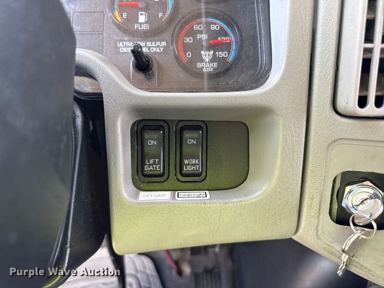 image for item YA1788 2018 International 4300 box truck