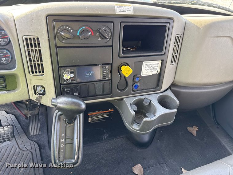 image for item YA1788 2018 International 4300 box truck