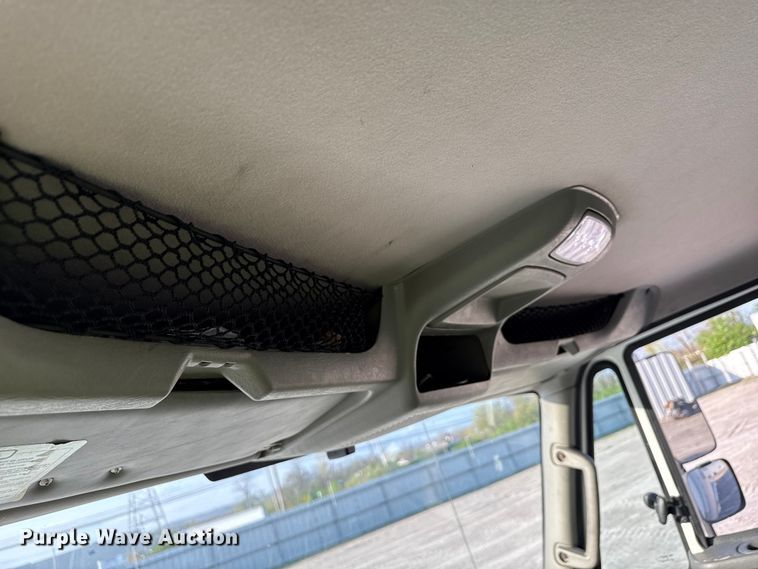 image for item YA1788 2018 International 4300 box truck