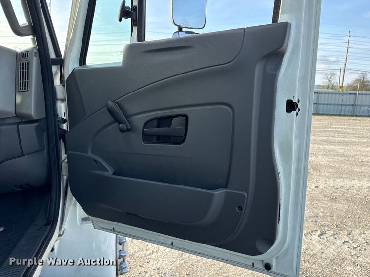 image for item YA1788 2018 International 4300 box truck