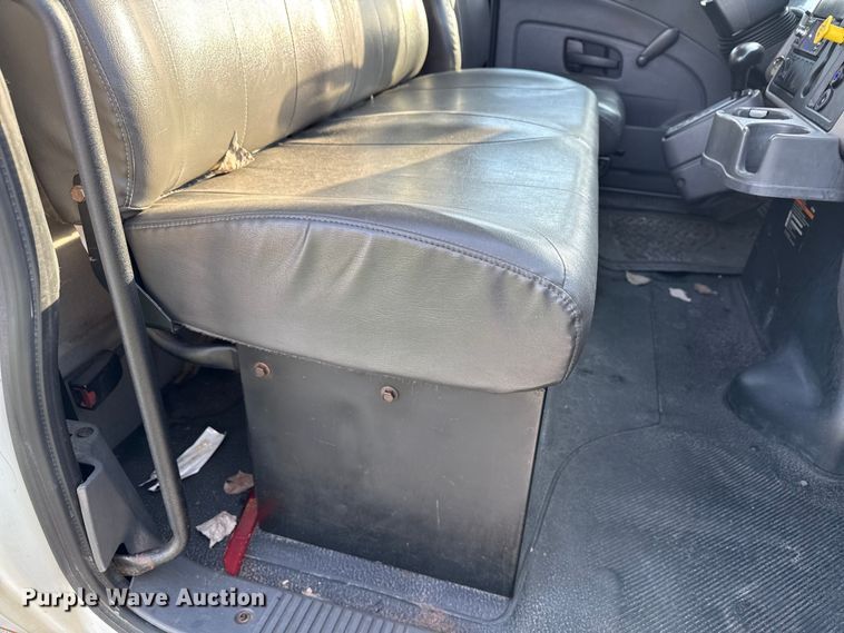 image for item YA1788 2018 International 4300 box truck