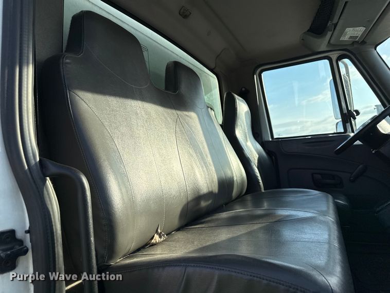 image for item YA1788 2018 International 4300 box truck