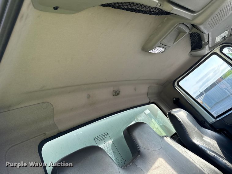 image for item YA1788 2018 International 4300 box truck