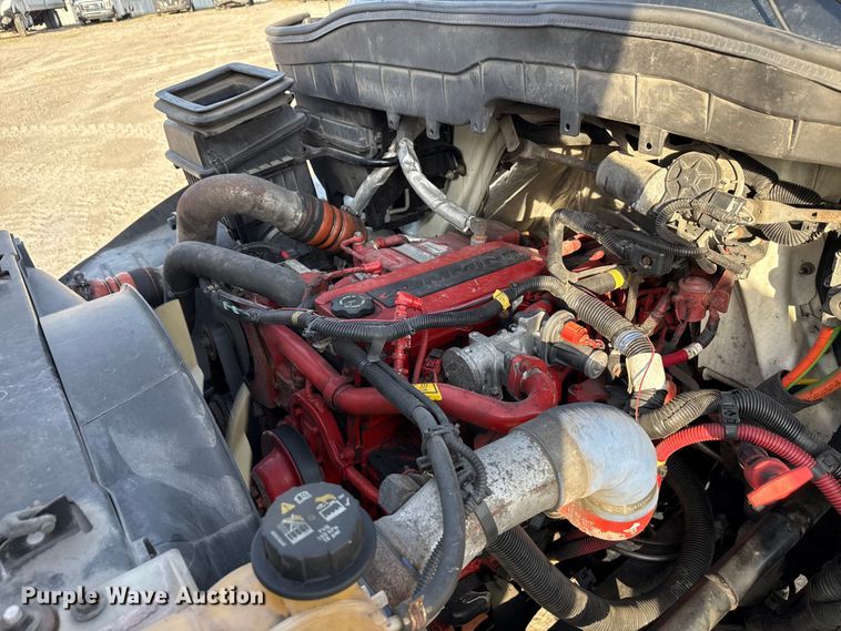 image for item YA1788 2018 International 4300 box truck