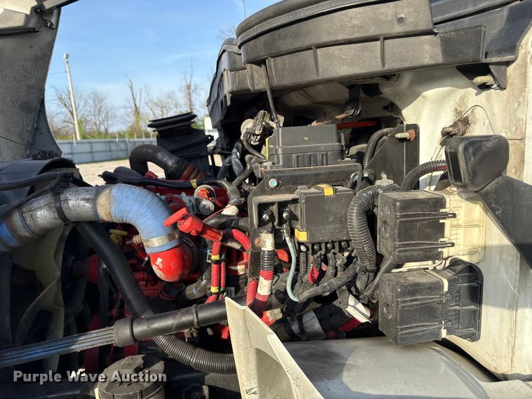 image for item YA1788 2018 International 4300 box truck