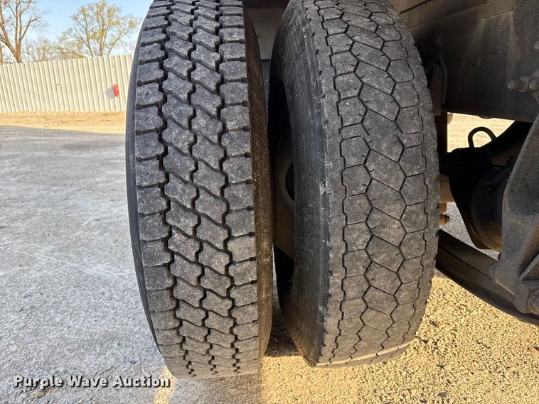 image for item YA1788 2018 International 4300 box truck