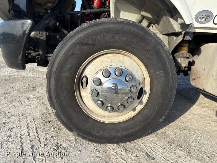 image for item YA1788 2018 International 4300 box truck