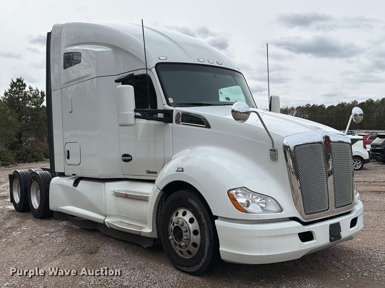 image for item YA1789 2018 Kenworth T680 semi truck