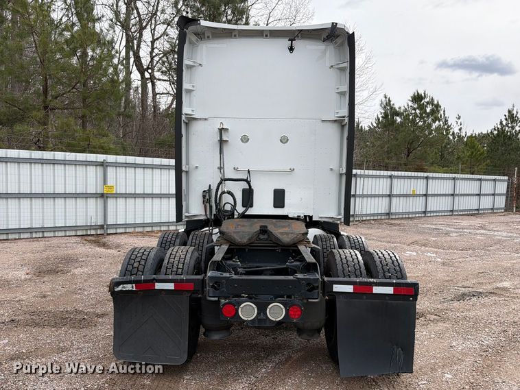 image for item YA1789 2018 Kenworth T680 semi truck