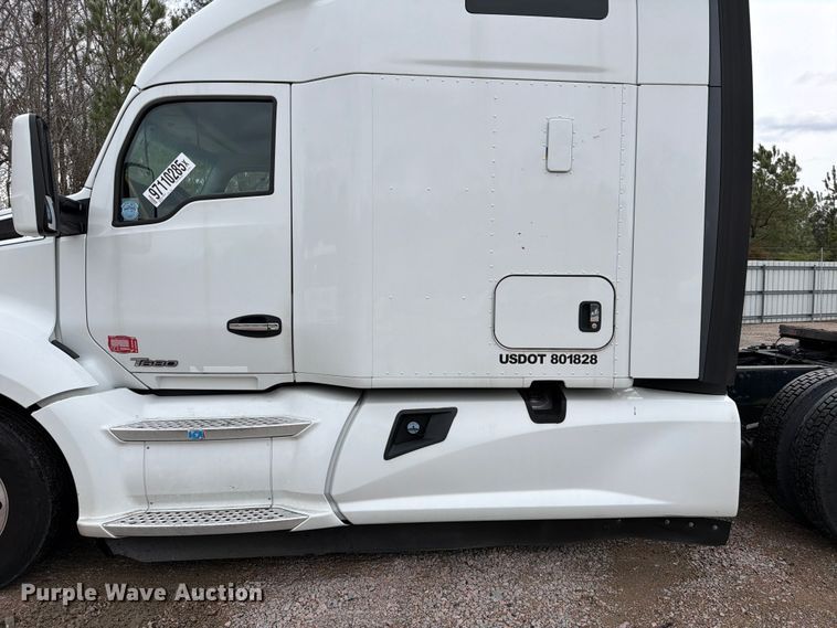 image for item YA1789 2018 Kenworth T680 semi truck