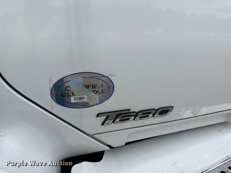 image for item YA1789 2018 Kenworth T680 semi truck