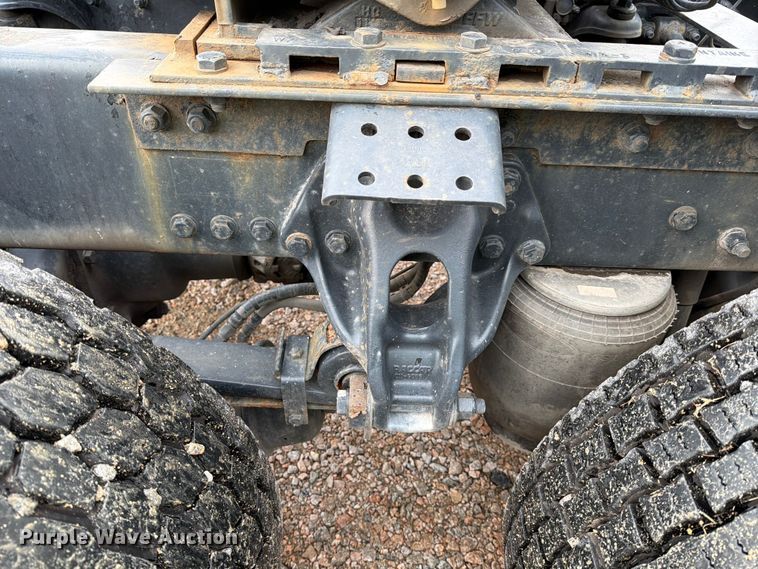 image for item YA1789 2018 Kenworth T680 semi truck