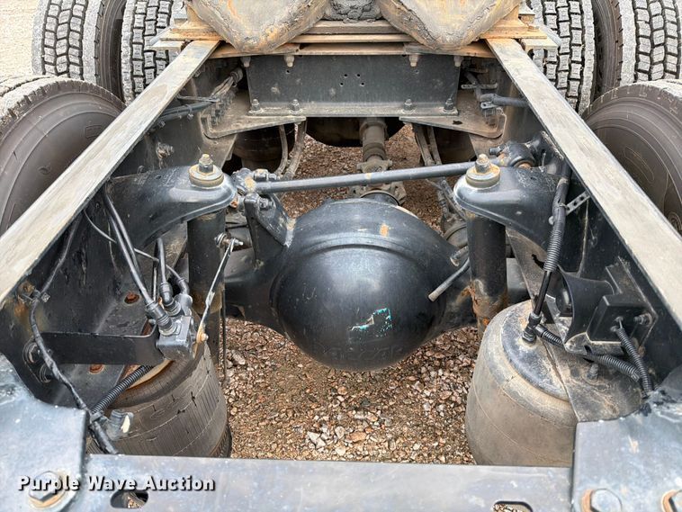 image for item YA1789 2018 Kenworth T680 semi truck