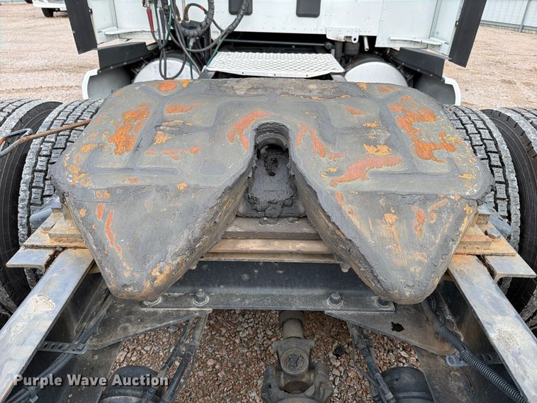 image for item YA1789 2018 Kenworth T680 semi truck