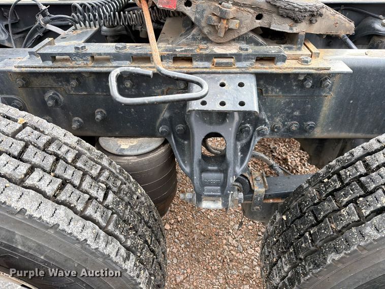 image for item YA1789 2018 Kenworth T680 semi truck