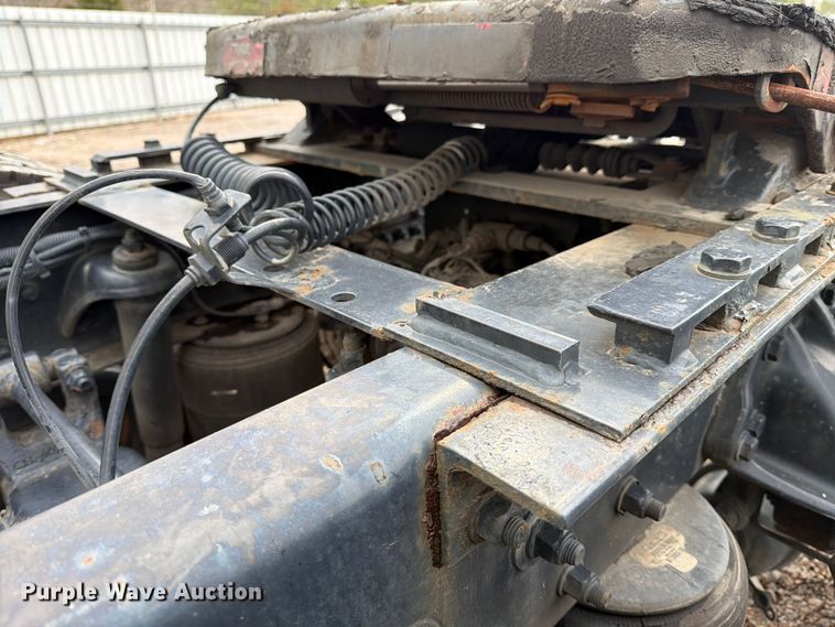 image for item YA1789 2018 Kenworth T680 semi truck