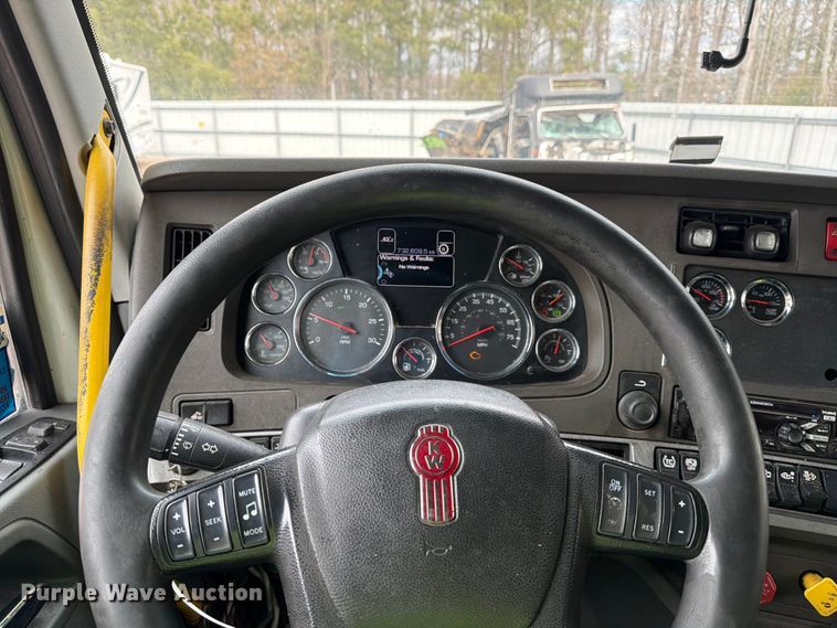 image for item YA1789 2018 Kenworth T680 semi truck