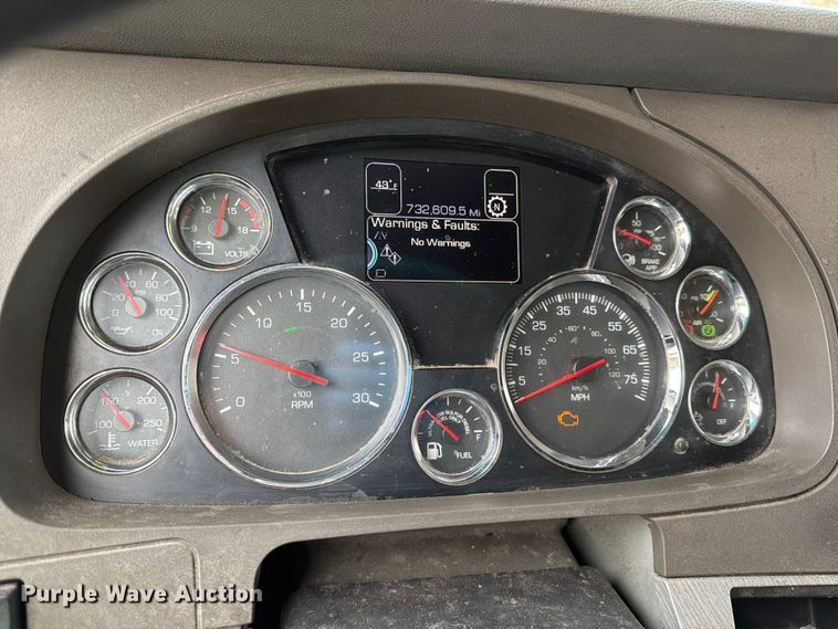 image for item YA1789 2018 Kenworth T680 semi truck