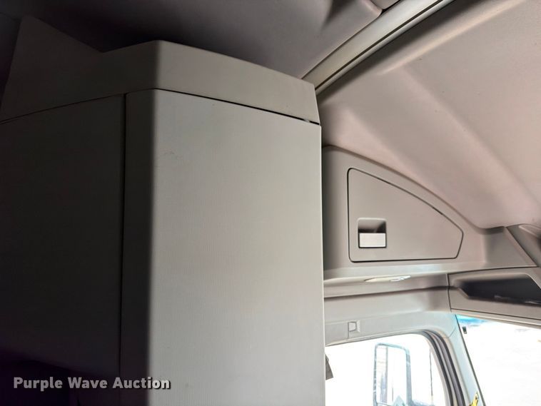 image for item YA1789 2018 Kenworth T680 semi truck