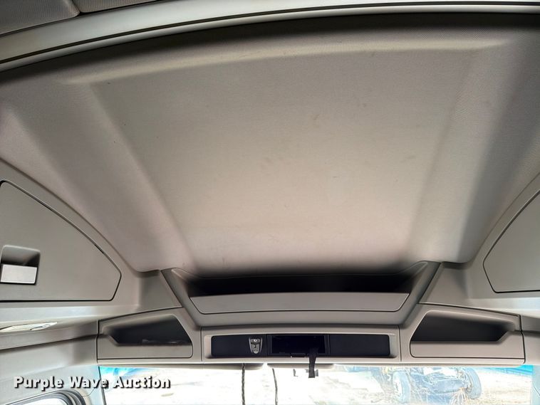 image for item YA1789 2018 Kenworth T680 semi truck