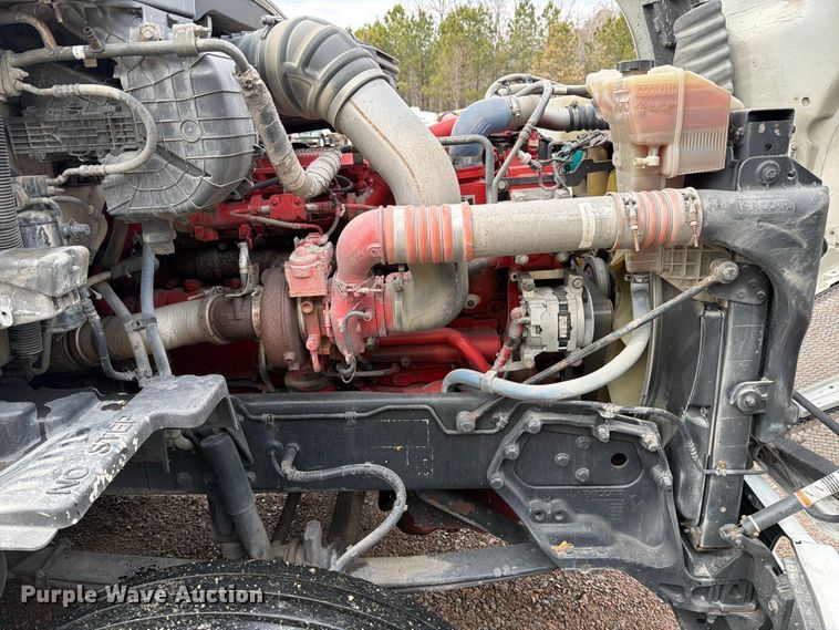 image for item YA1789 2018 Kenworth T680 semi truck