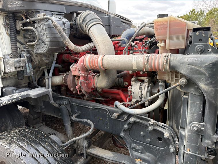 image for item YA1789 2018 Kenworth T680 semi truck