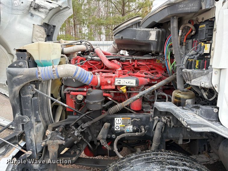 image for item YA1789 2018 Kenworth T680 semi truck