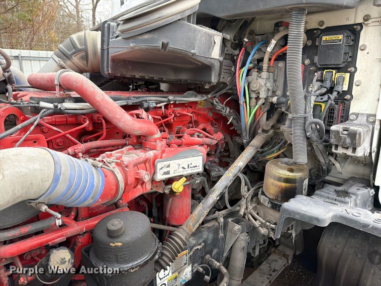 image for item YA1789 2018 Kenworth T680 semi truck