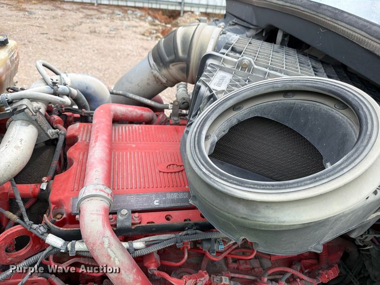 image for item YA1789 2018 Kenworth T680 semi truck