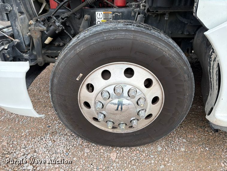 image for item YA1789 2018 Kenworth T680 semi truck