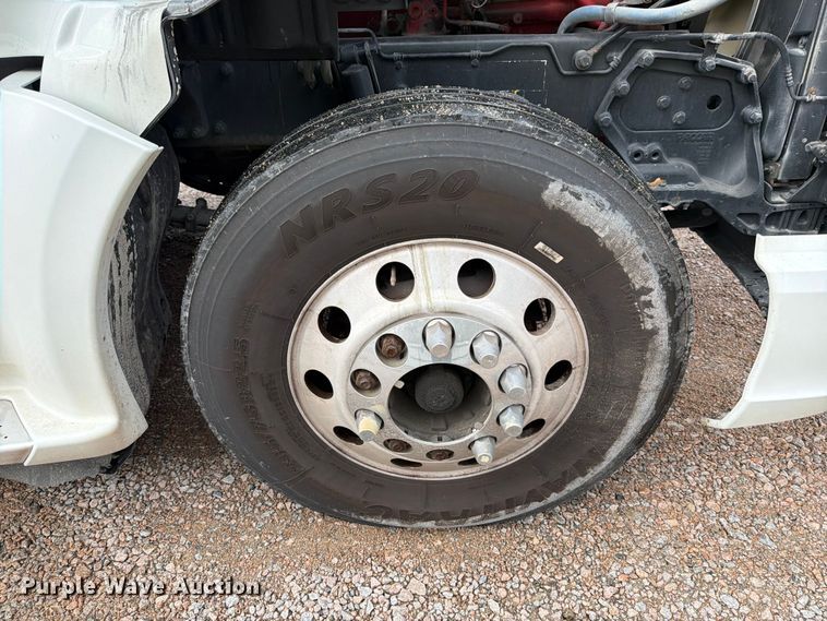 image for item YA1789 2018 Kenworth T680 semi truck