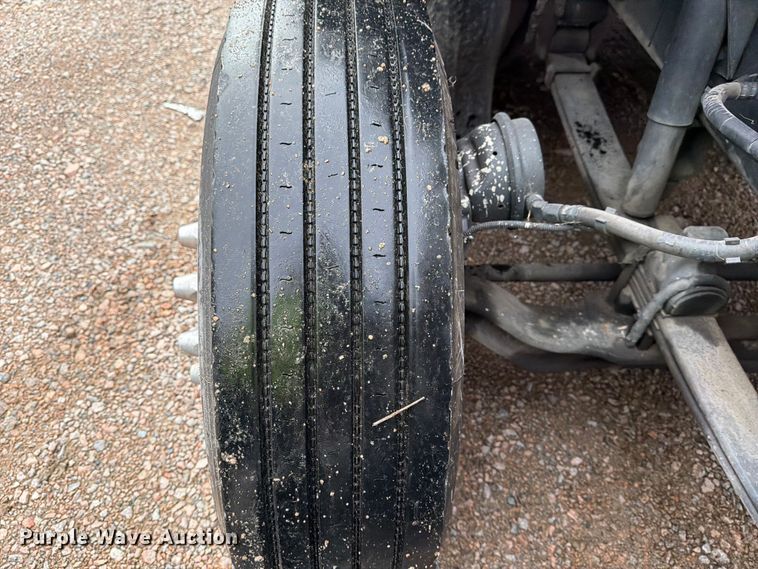 image for item YA1789 2018 Kenworth T680 semi truck