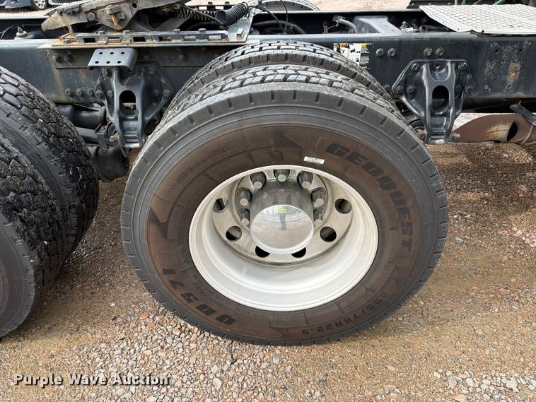 image for item YA1789 2018 Kenworth T680 semi truck