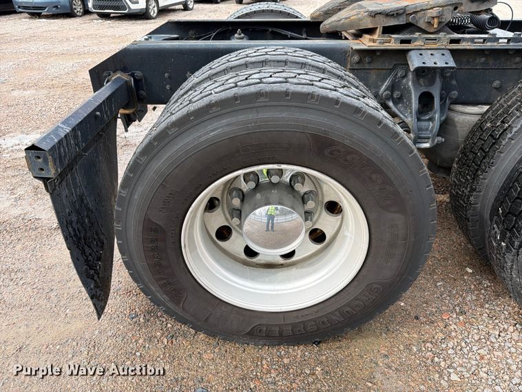 image for item YA1789 2018 Kenworth T680 semi truck