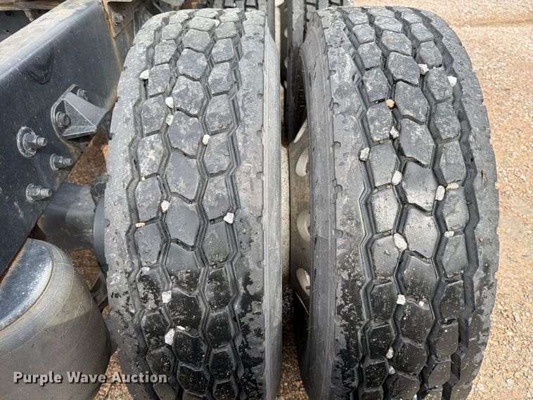 image for item YA1789 2018 Kenworth T680 semi truck