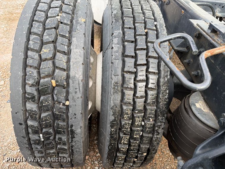 image for item YA1789 2018 Kenworth T680 semi truck