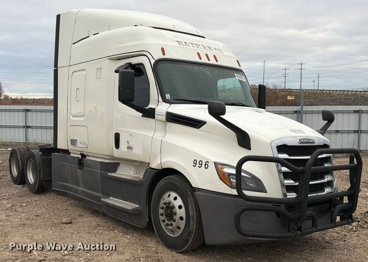 image for item YA1867 2019 Freightliner Cascadia semi truck