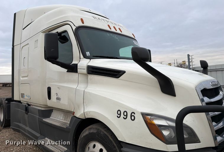 image for item YA1867 2019 Freightliner Cascadia semi truck