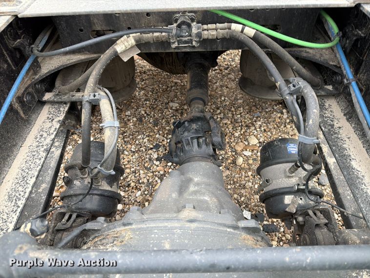 image for item YA1867 2019 Freightliner Cascadia semi truck