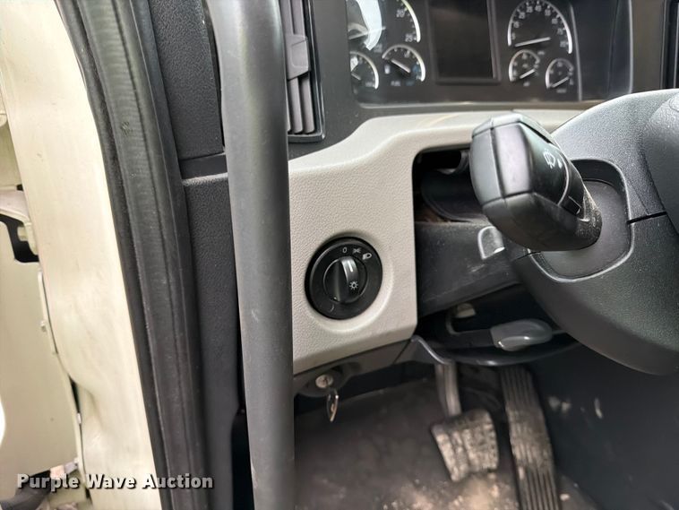 image for item YA1867 2019 Freightliner Cascadia semi truck