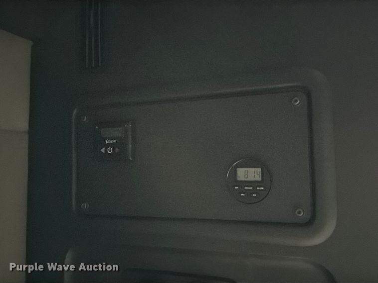 image for item YA1867 2019 Freightliner Cascadia semi truck