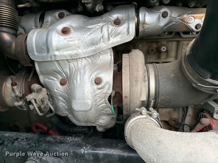 image for item YA1867 2019 Freightliner Cascadia semi truck