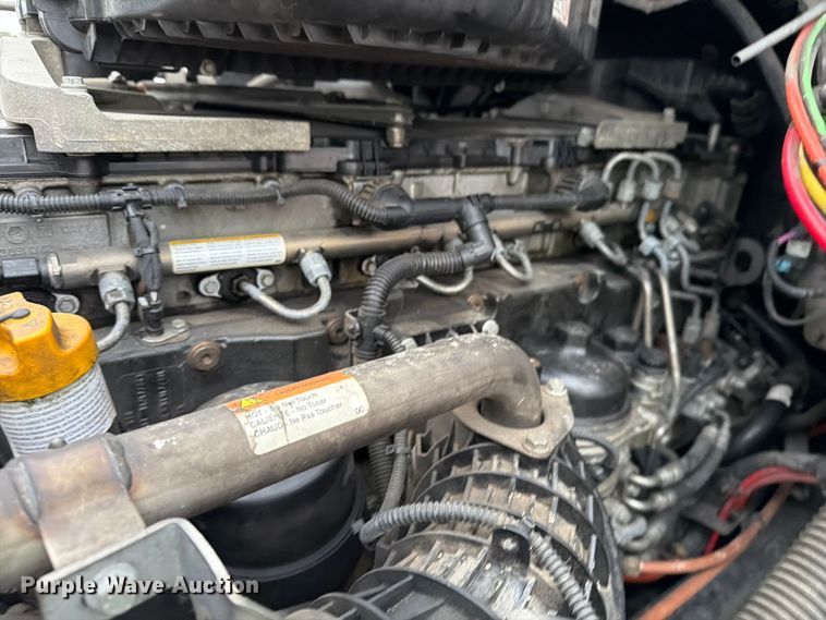 image for item YA1867 2019 Freightliner Cascadia semi truck