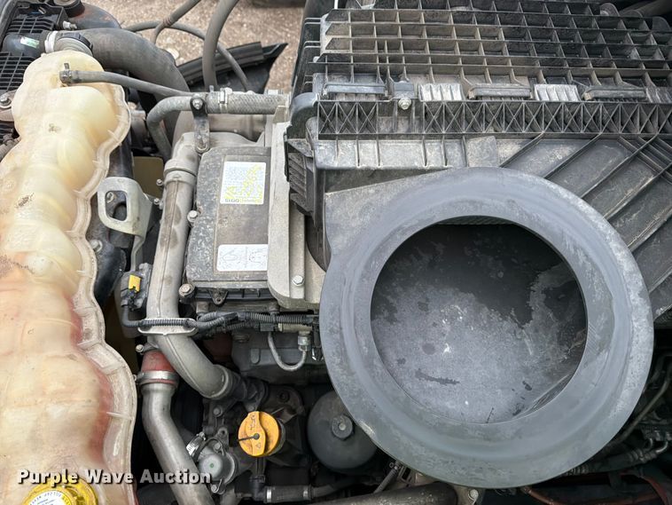 image for item YA1867 2019 Freightliner Cascadia semi truck