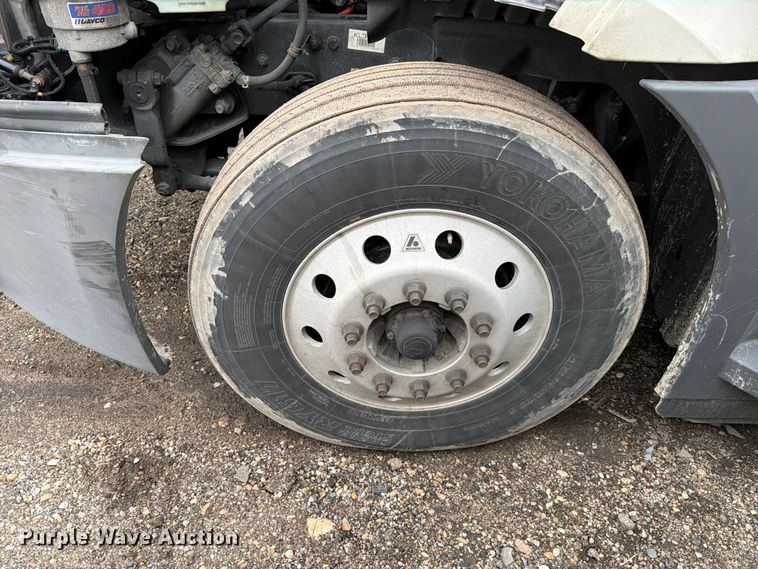 image for item YA1867 2019 Freightliner Cascadia semi truck