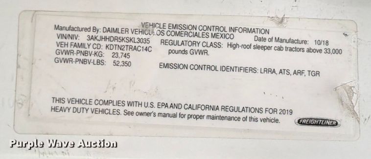 image for item YA1867 2019 Freightliner Cascadia semi truck