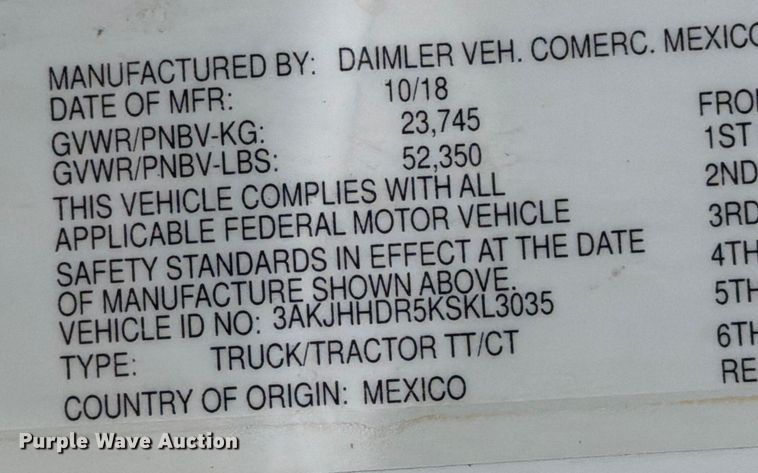image for item YA1867 2019 Freightliner Cascadia semi truck