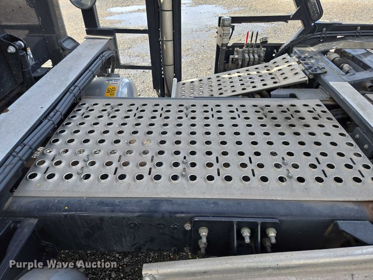 image for item YA1913 2023 Peterbilt 389 car carrier truck with car carrier trailer