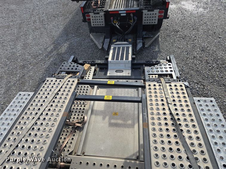 image for item YA1913 2023 Peterbilt 389 car carrier truck with car carrier trailer