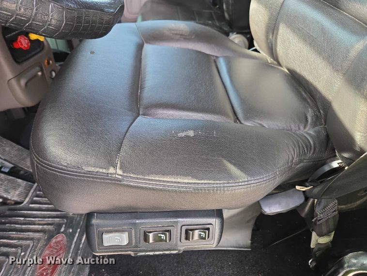 image for item YA1913 2023 Peterbilt 389 car carrier truck with car carrier trailer